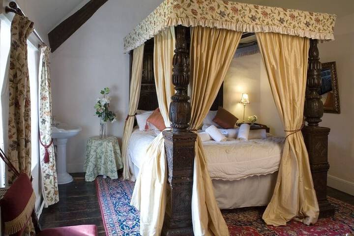 Room 2 of 53