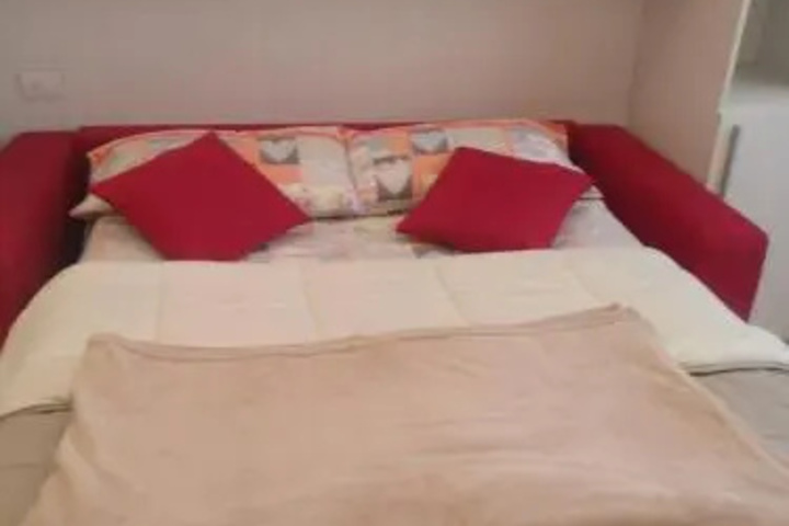 Room 6 of 13