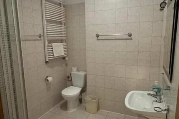 Room 9 of 12