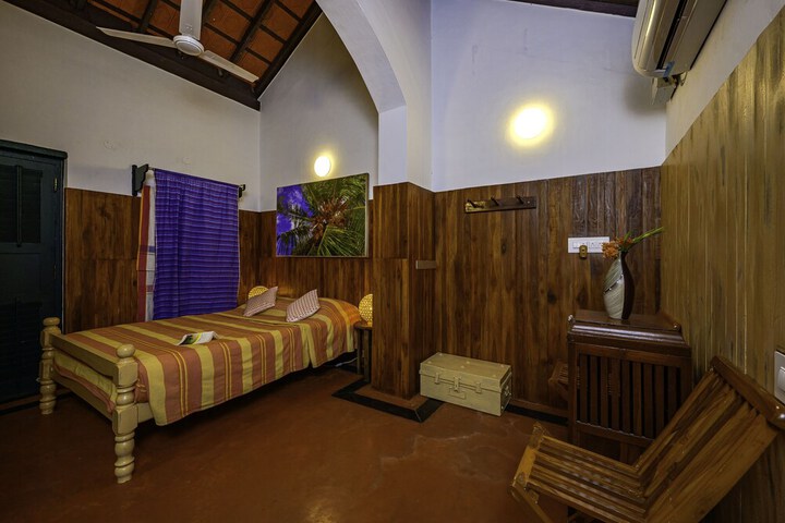 Room 9 of 37