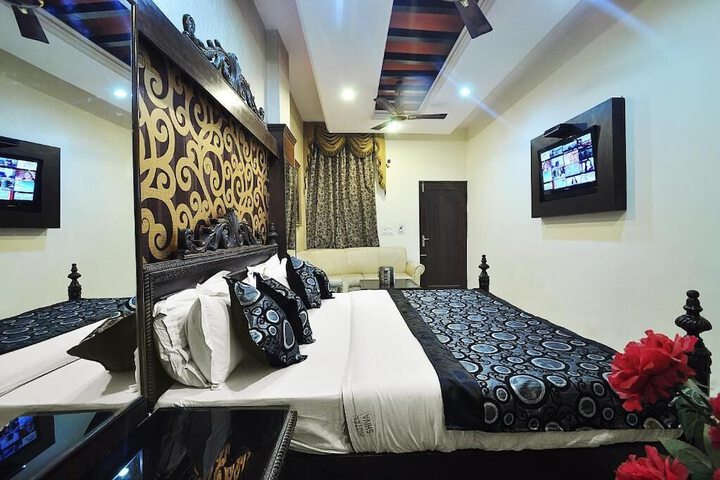 Room 4 of 10