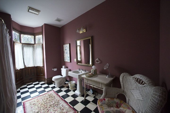 Room 26 of 46