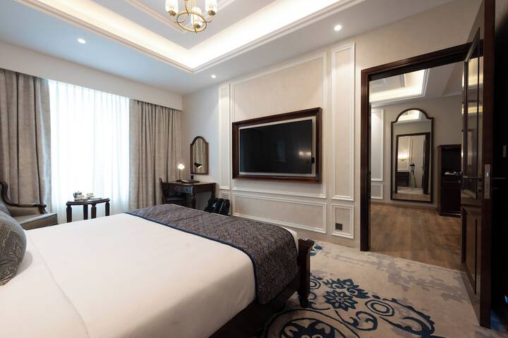 Room 32 of 69