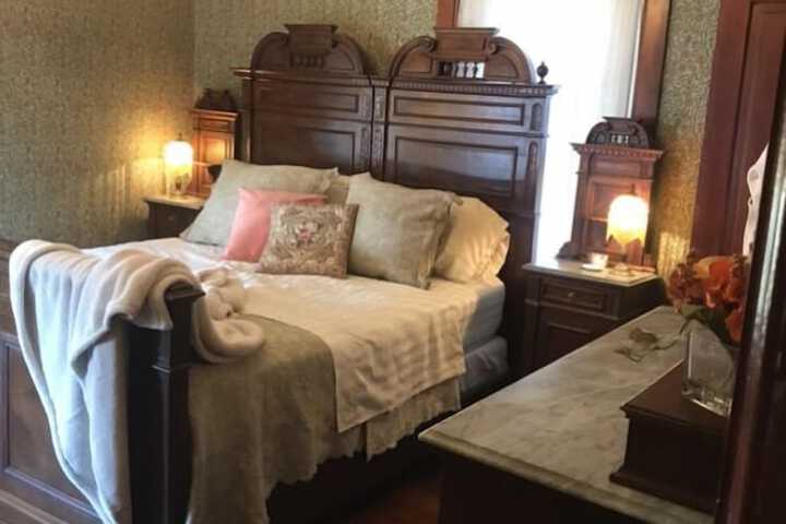 Room 4 of 83