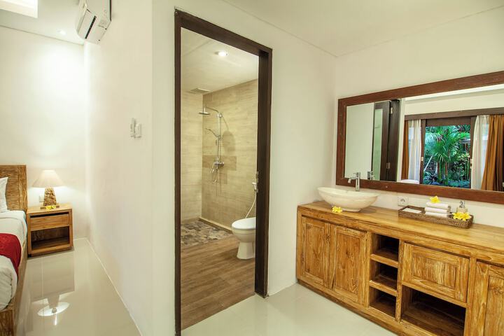 Room 4 of 32