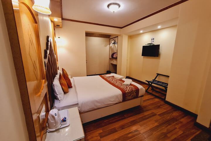 Room 16 of 42
