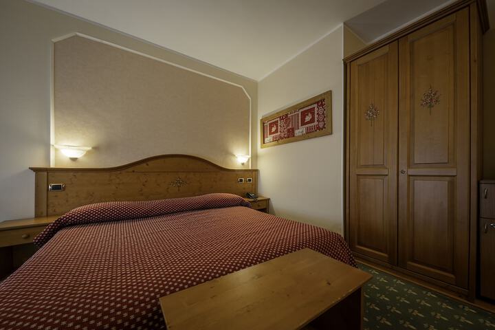Room 35 of 100