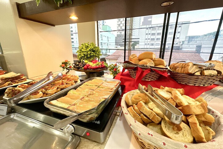 Breakfast/Coffee Service 60 of 82