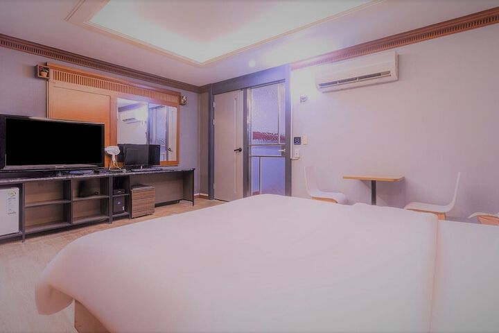 Room 27 of 44