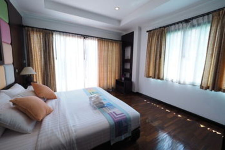 Room 52 of 109