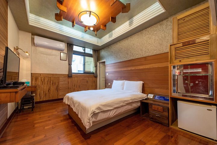 Room 27 of 65