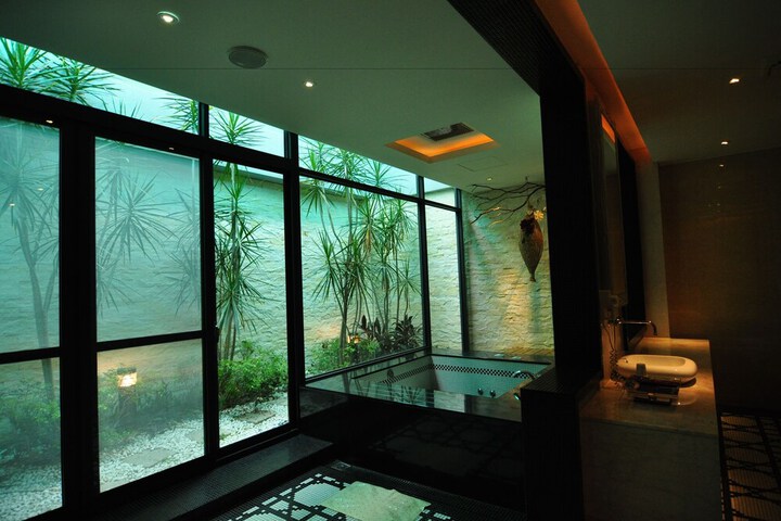 Room 9 of 20
