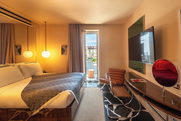 Room 37 of 103