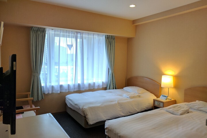Room 4 of 42