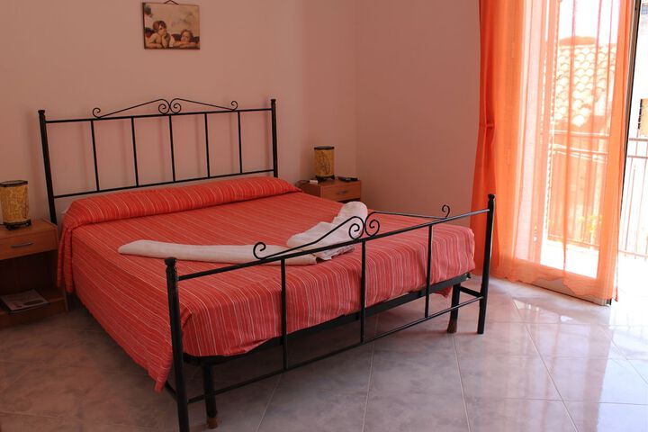 Room 3 of 38