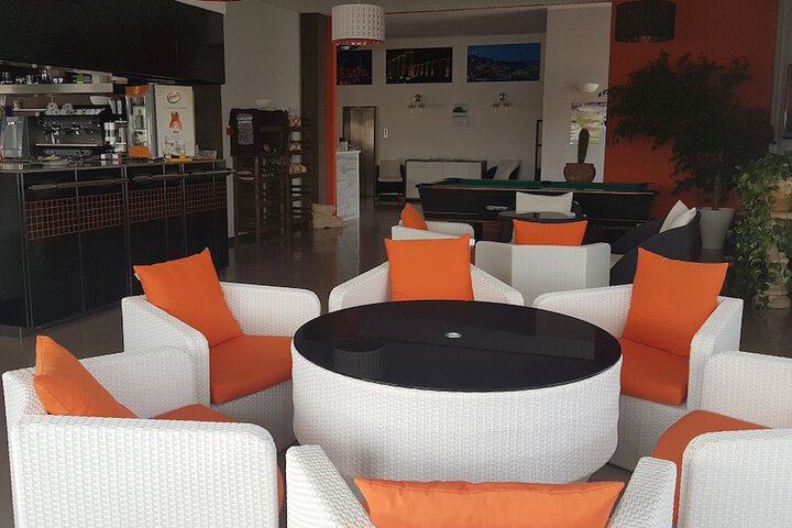 Lounge 42 of 54