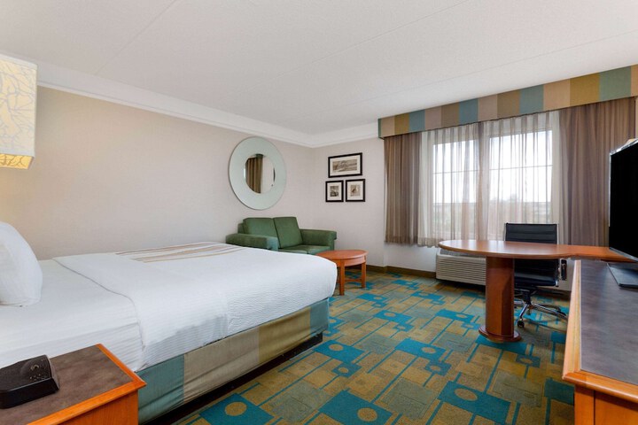 1 King Bed Executive Room (12 of 12)