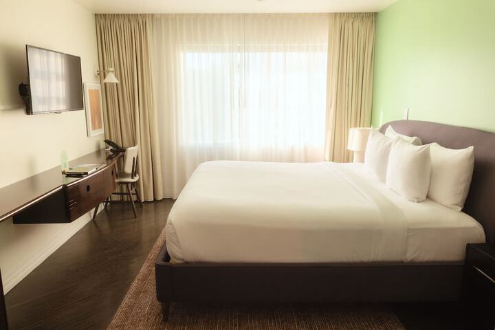 Room 33 of 178