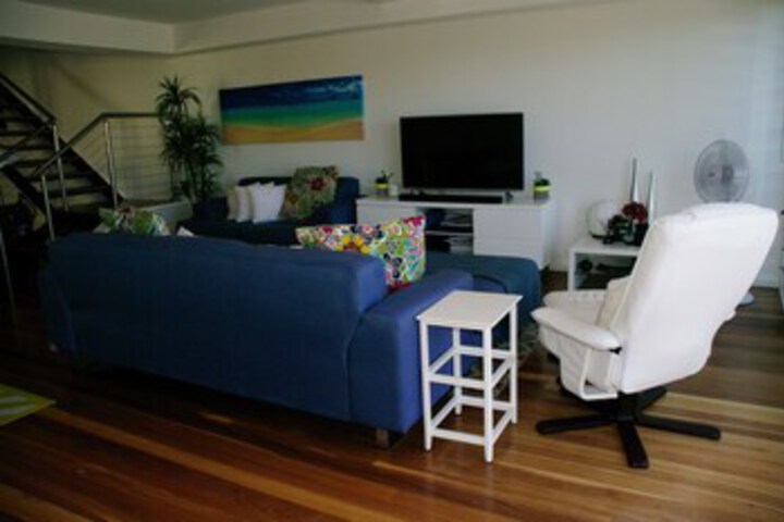 Room 2 of 10