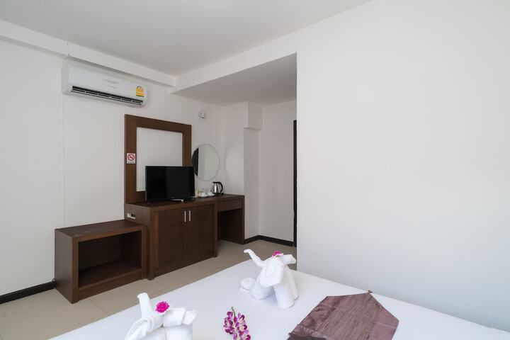 Room 18 of 102