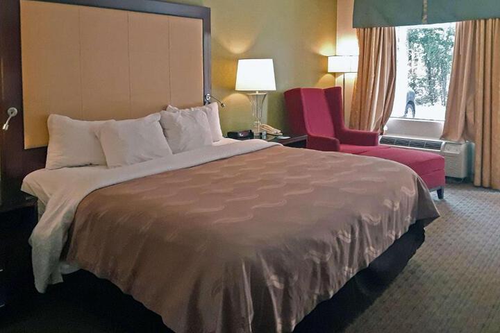 1 King Bed (8 of 9)