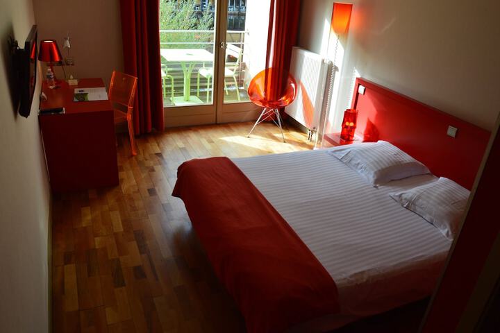 Room 4 of 48