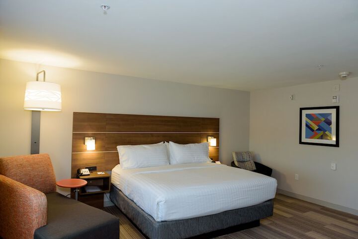 1 King Bed (13 of 18)