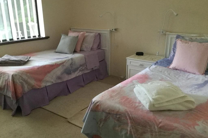 Room 4 of 12