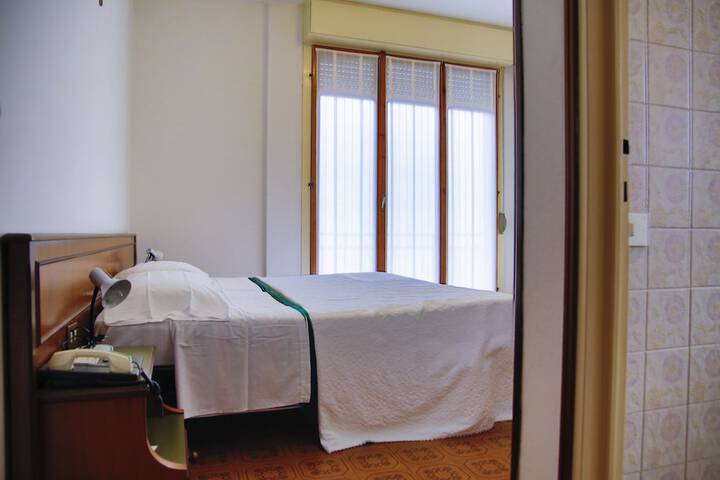 Room 8 of 48
