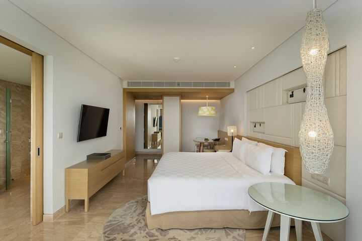 Room 18 of 204