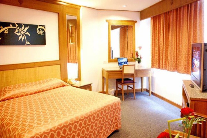 Room 5 of 44