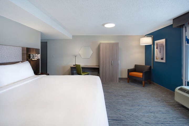 Standard King Bed Accessible (3 of 6)