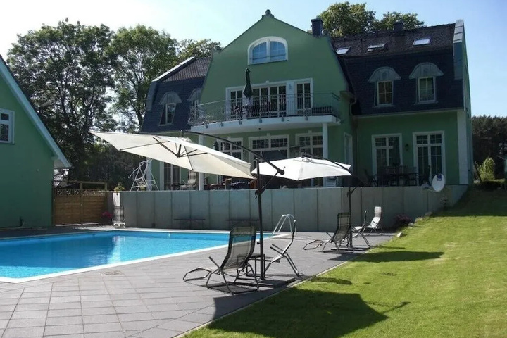 Pool 12 of 16