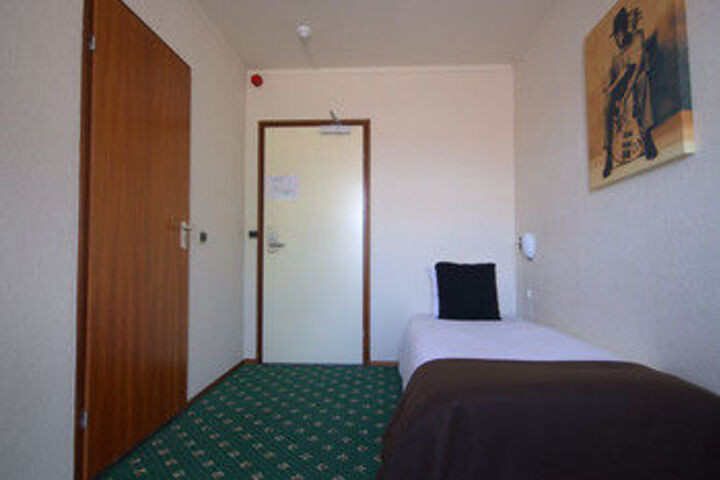 Room 16 of 48