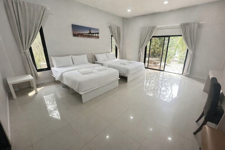 Room 6 of 34