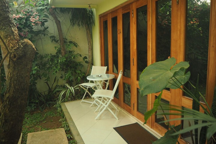 Room 6 of 33