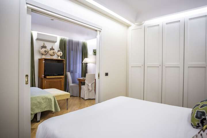Room 10 of 162