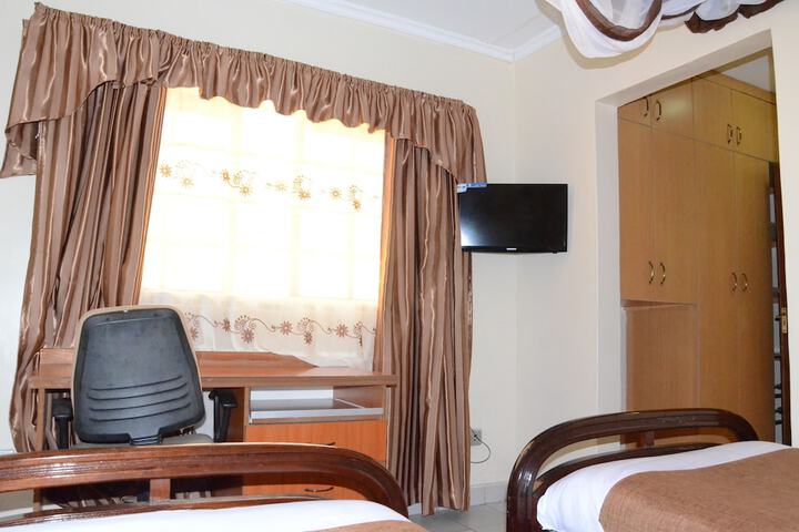 Room 3 of 38