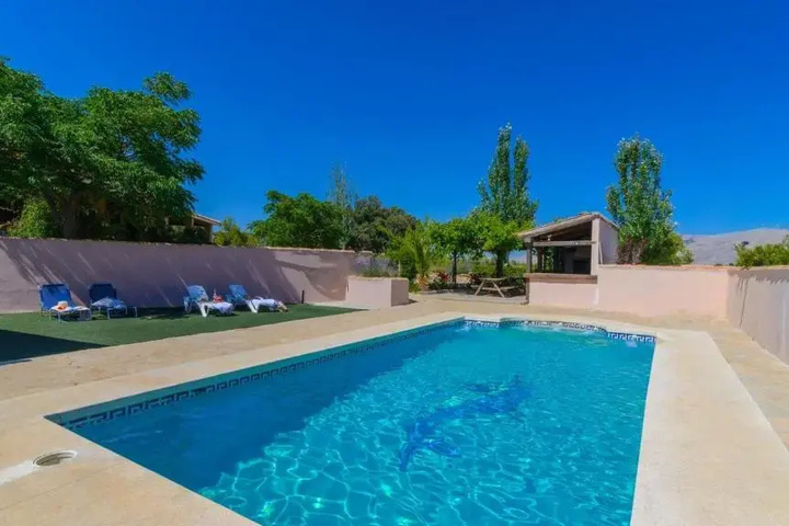 Pool 10 of 17