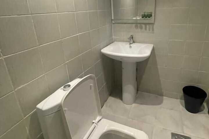 Room 6 of 13