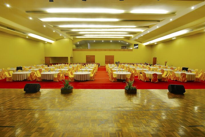 Ballroom/Hall 74 of 81