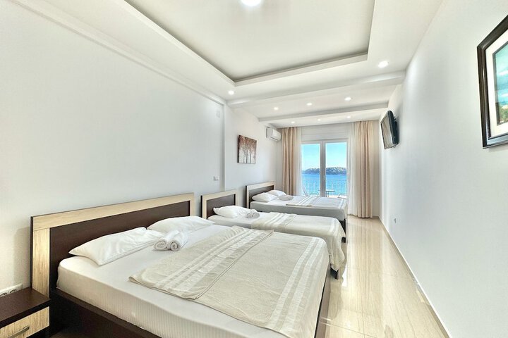 Room 16 of 83