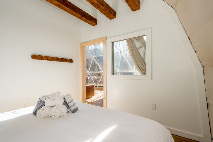 Room 43 of 211