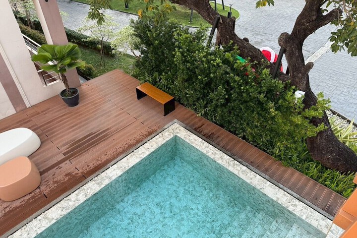 Pool 50 of 72