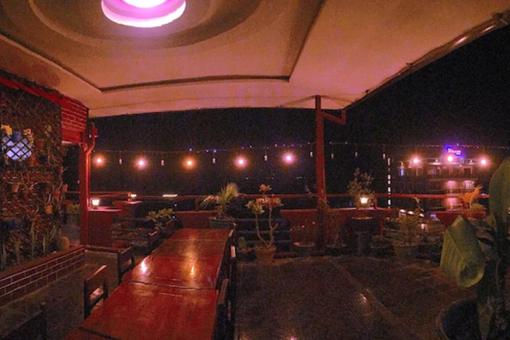 Dining 48 of 78
