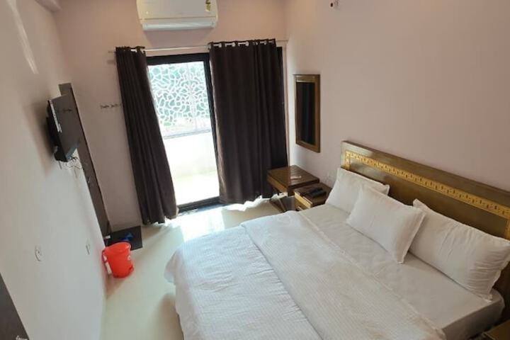 Room 14 of 40