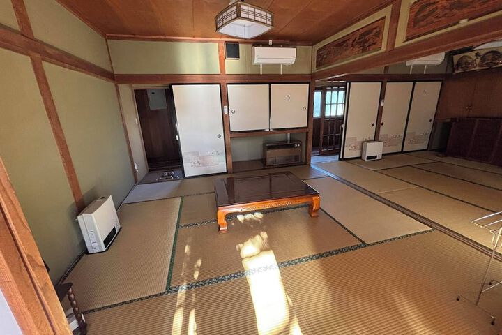 Room 6 of 15