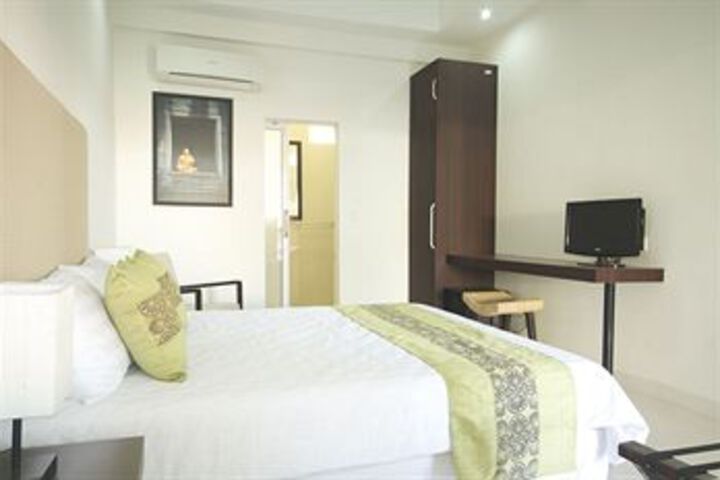 Room 10 of 26