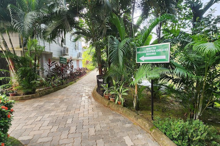 Hotel Exterior 44 of 71