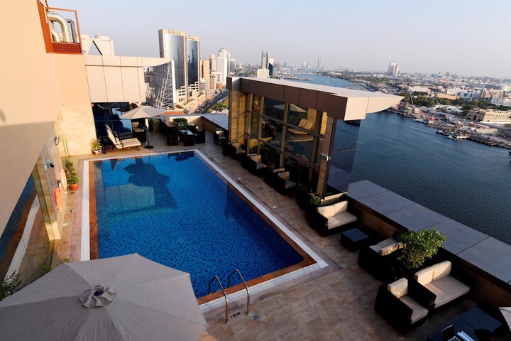 Pool 44 of 106